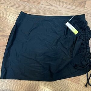 SUMMERSALT The LuxeCrinkle Side Cinch Swim Skirt. XL. BLACK. NWT